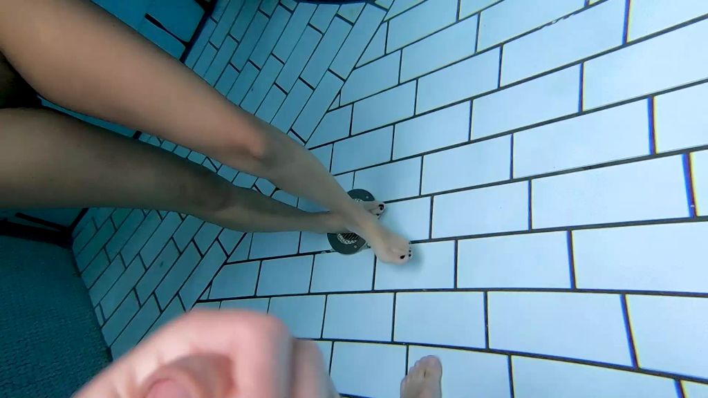 sexy foto nr. 5 von UNTERWASSER IM SCHWIMMBAD RISKANTER PUBLIC-SEX