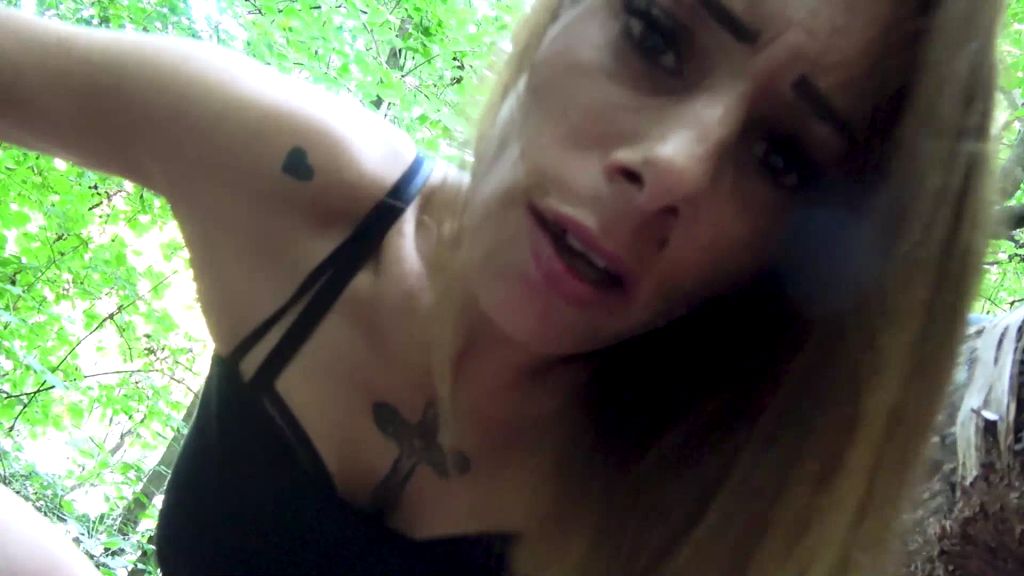 sexy foto nr. 7 von OUTDOOR-FICK NACH DEM PISSEN SKINNY-BITCH AO GEFICKT