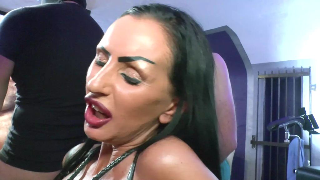 sexy foto nr. 7 von KONDOM VERBOT! HARDCORE-MILF BRAUCHT VIEL SPERMA
