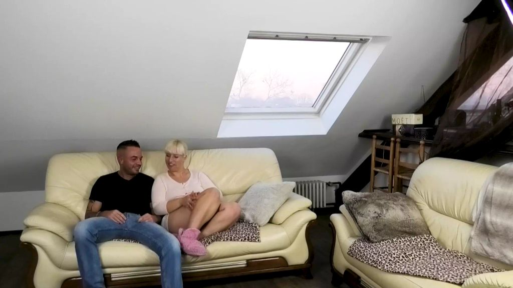 sexy foto nr. 1 von STIEFPAPA DARF MIT MACHEN!!! VOLL ERWISCHT SEXY BLONDINE DOP