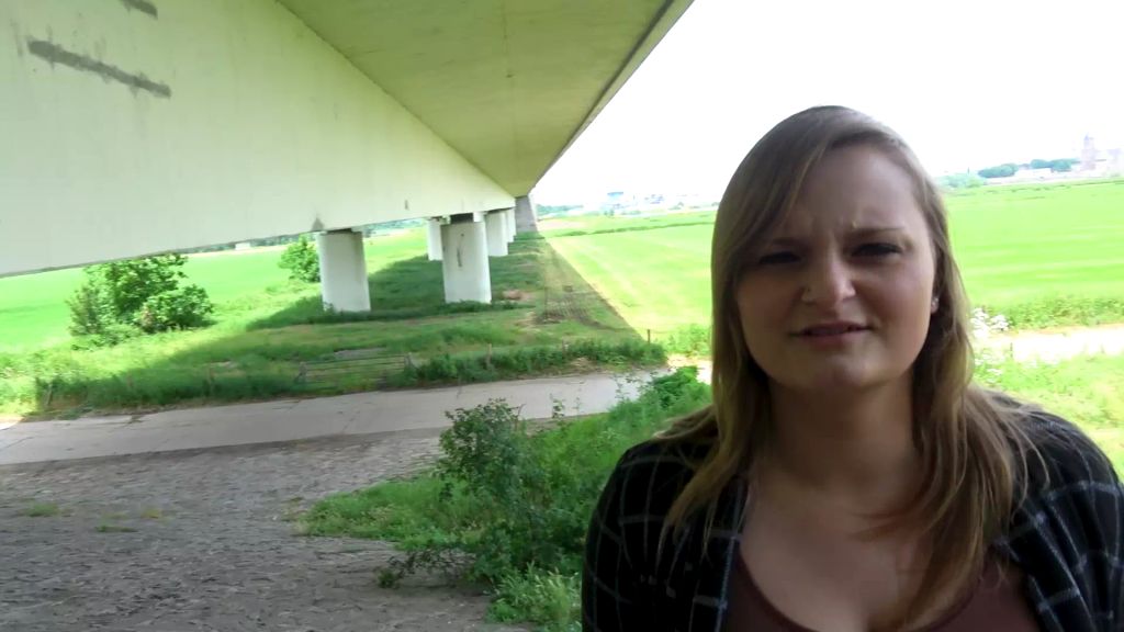 sexy foto nr. 3 von MIESE TOUR!!! NAIV UND UNSCHULDIG POV-BLOWJOB OUTDOOR