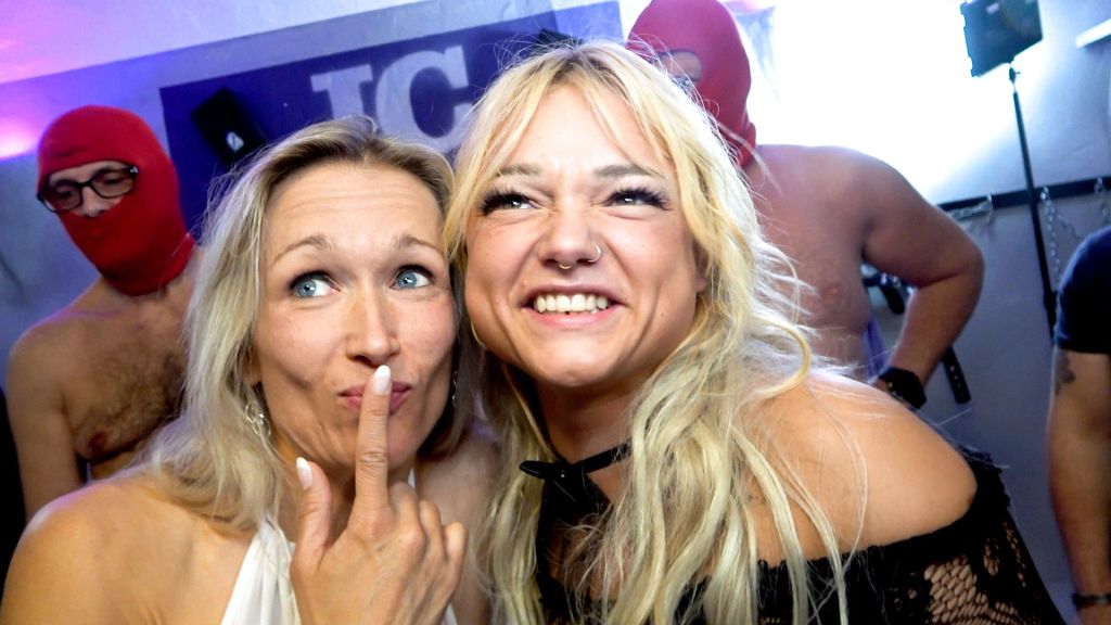 SEX-PARTY Deutschlands verhurteste Blondinen lassen sich AO