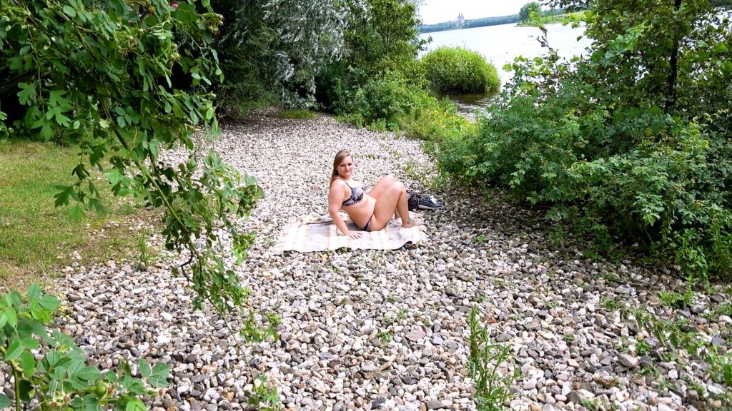 EXTREM DREIST!!! Mädchen bekommt Outdoor-Creampie
