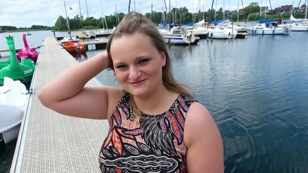 sexy foto nr. 1 von RISKANTER TRETBOOT-FICK CREAMPIE MITTEN AUF DEM SEE