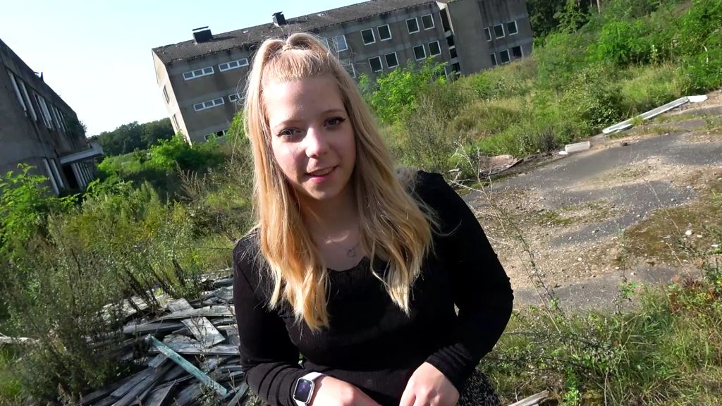 sexy foto nr. 2 von LOLA (19) Naiv und unerfahren OHNE KONDOM GEFICKT UND IN DIE