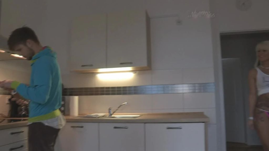 sexy foto nr. 1 von Gnadenloser AO-Küchenfick !(21x6)!