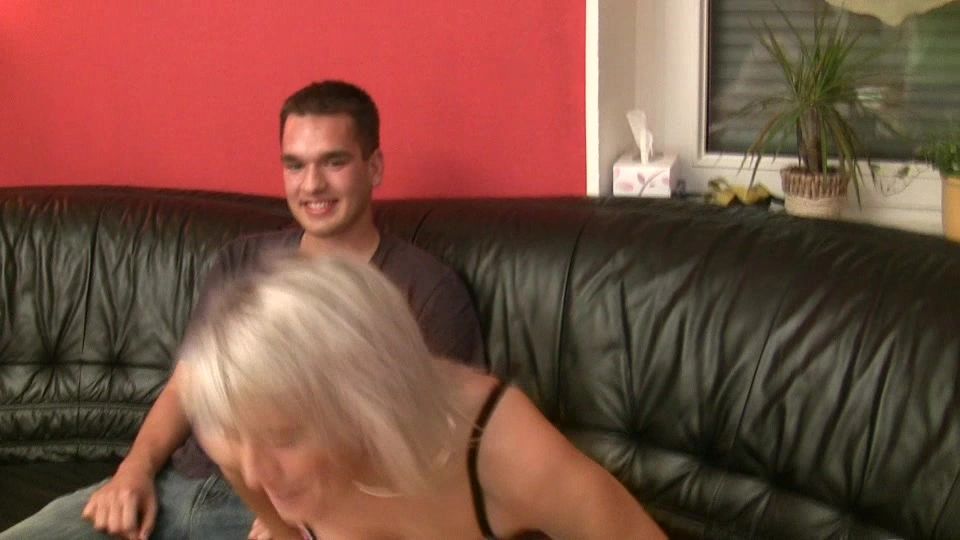 sexy foto nr. 2 von 18 jährigen entjungfert! So schnell kann´s gehen!