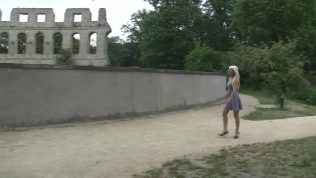 sexy foto nr. 1 von Wir fingen sofort öffentlich im Park an !