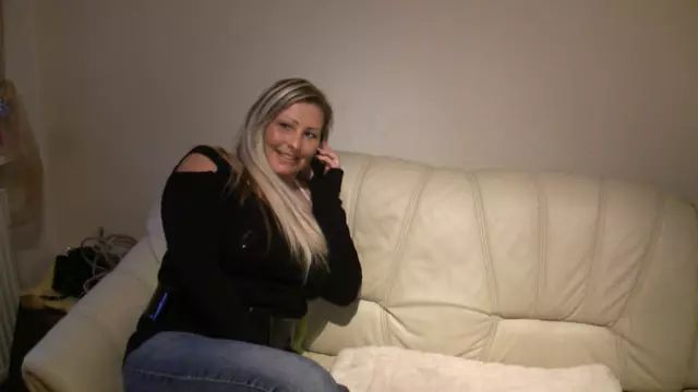 sexy foto nr. 2 von Analfisting mit einer geilen Milf !