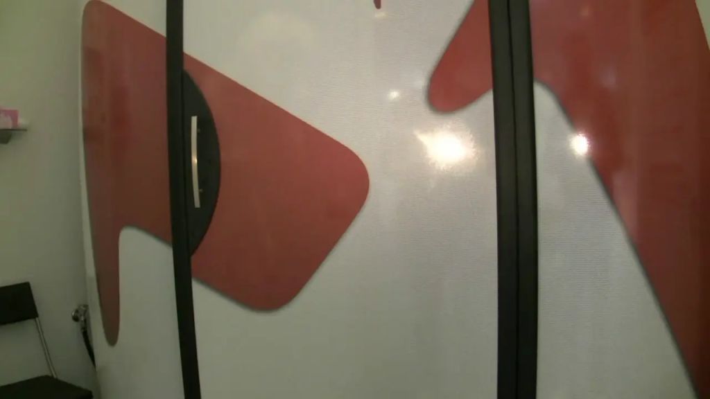 sexy foto nr. 3 von mitten im Salon - jungen dicken Prachtschwanz entsaftet!