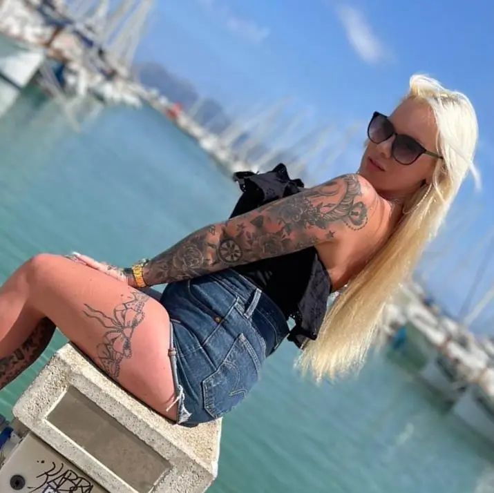landscape image of SteffiBlond