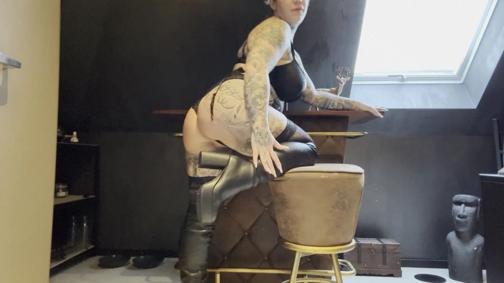 sexy foto nr. 1 von STIEFELJOB von geiler alten!!!