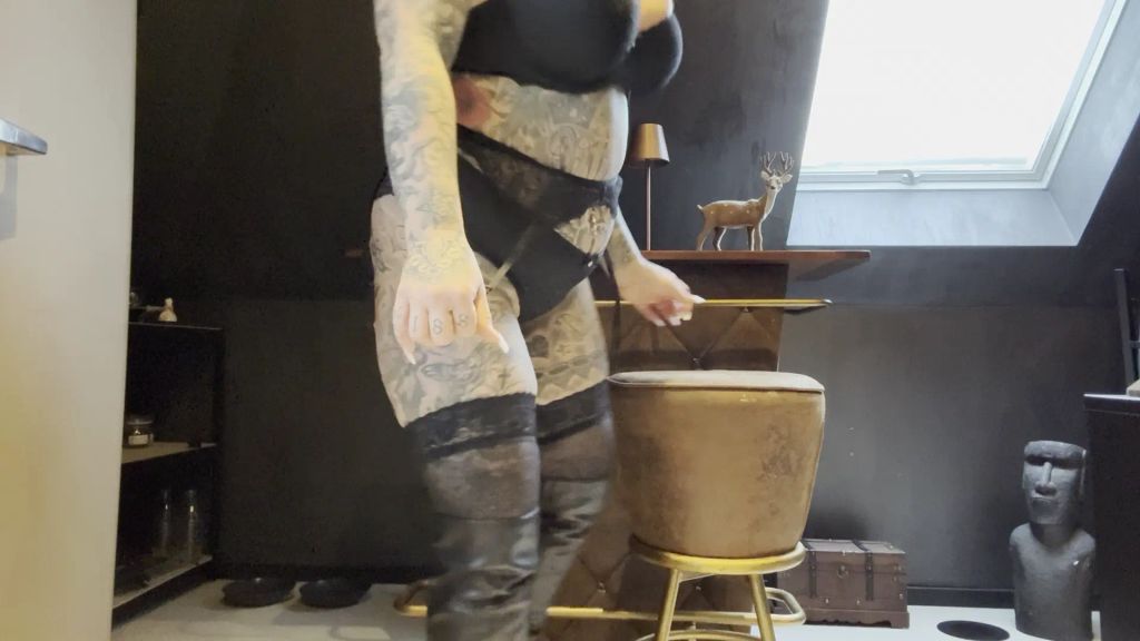 sexy foto nr. 3 von STIEFELJOB von geiler alten!!!