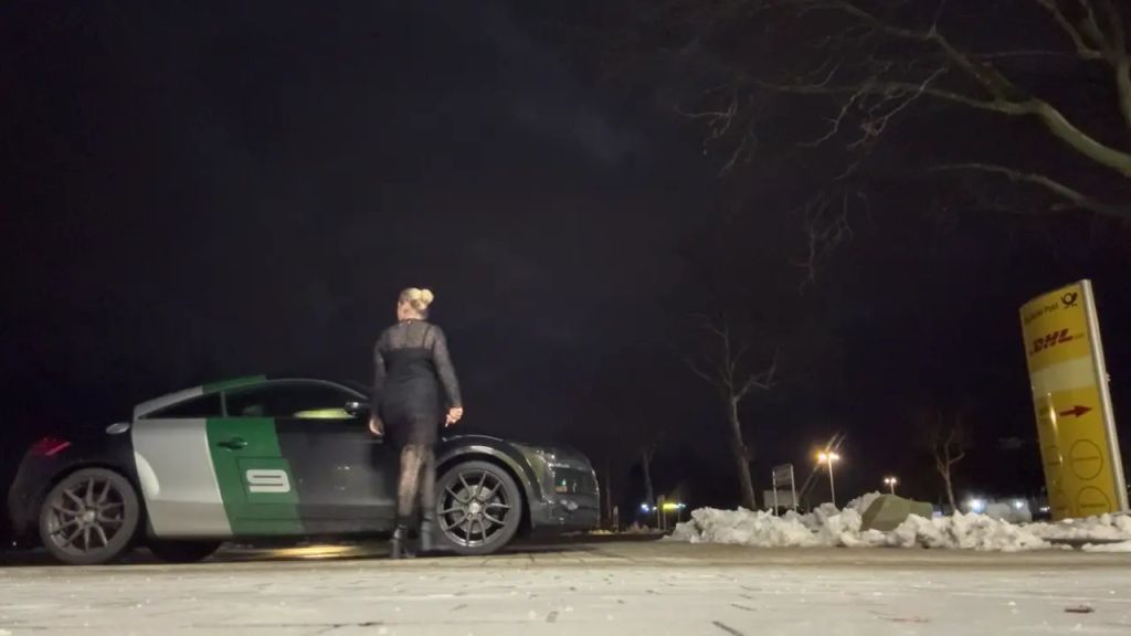 sexy foto nr. 1 von ABGEPISST NACH USERDREH nachts auf dem Parkplatz HILFE