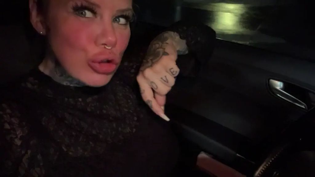 sexy foto nr. 7 von ABGEPISST NACH USERDREH nachts auf dem Parkplatz HILFE