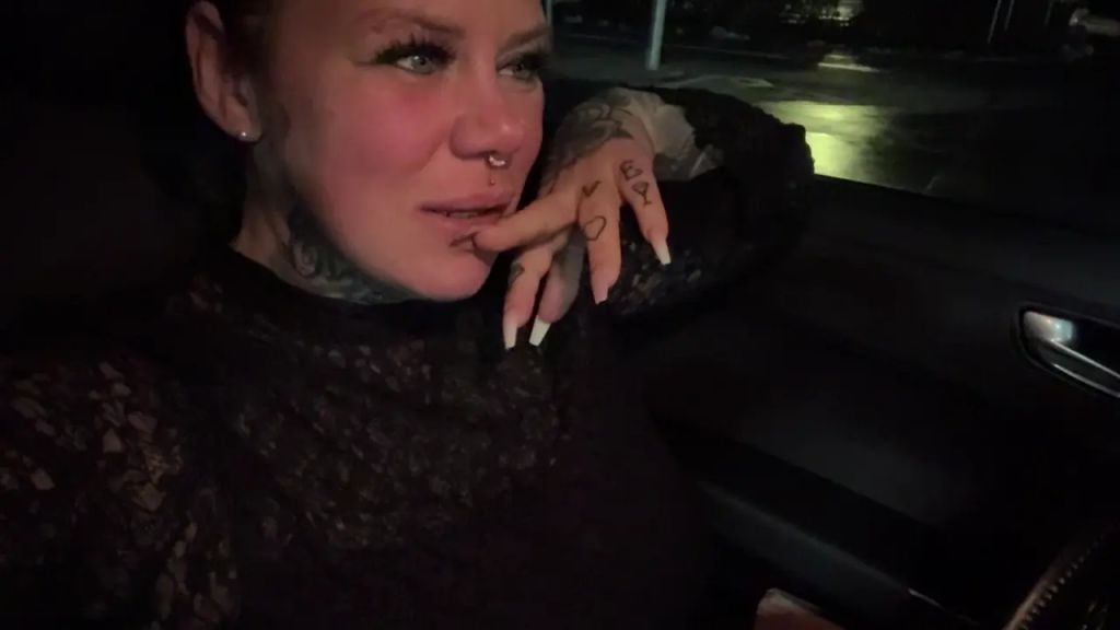 sexy foto nr. 8 von ABGEPISST NACH USERDREH nachts auf dem Parkplatz HILFE