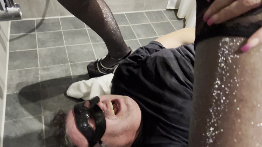 sexy foto nr. 9 von 3 PISS WEIBER & ein Sklave