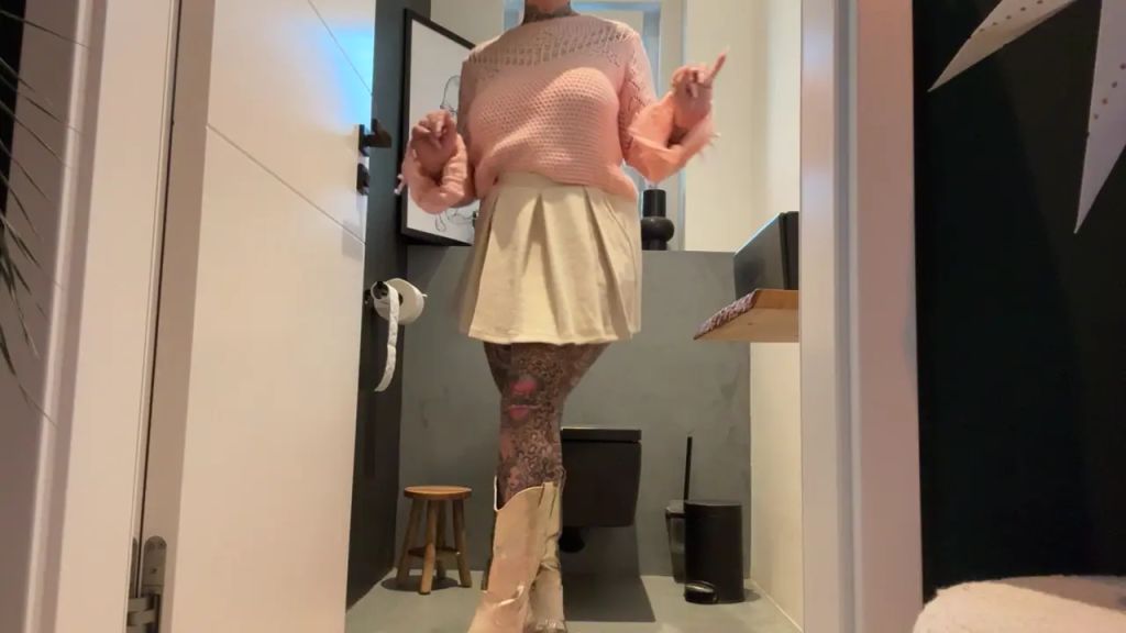 sexy foto nr. 2 von COWGIRL PISST AUF KLO AB