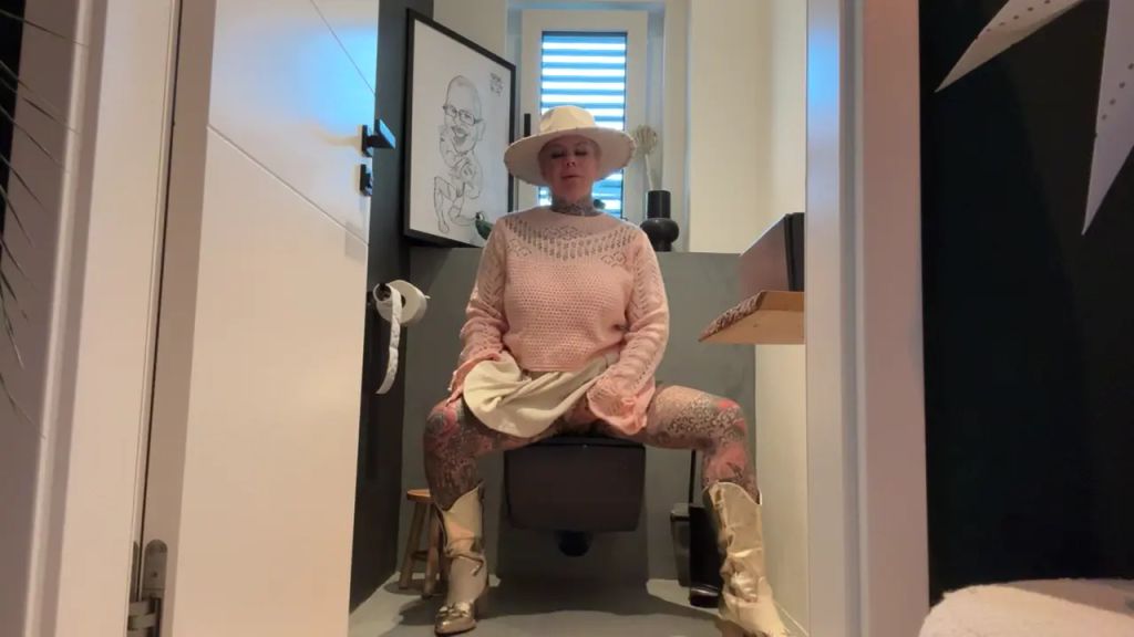 sexy foto nr. 6 von COWGIRL PISST AUF KLO AB