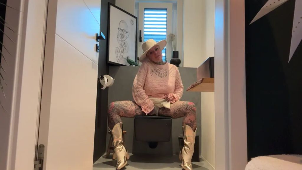 sexy foto nr. 7 von COWGIRL PISST AUF KLO AB