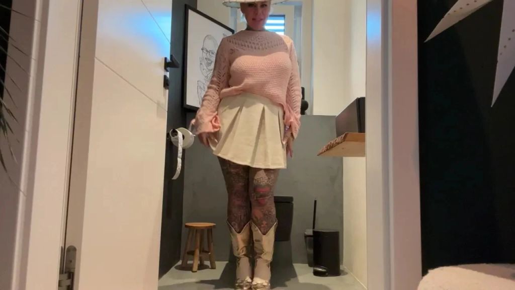 COWGIRL PISST AUF KLO AB