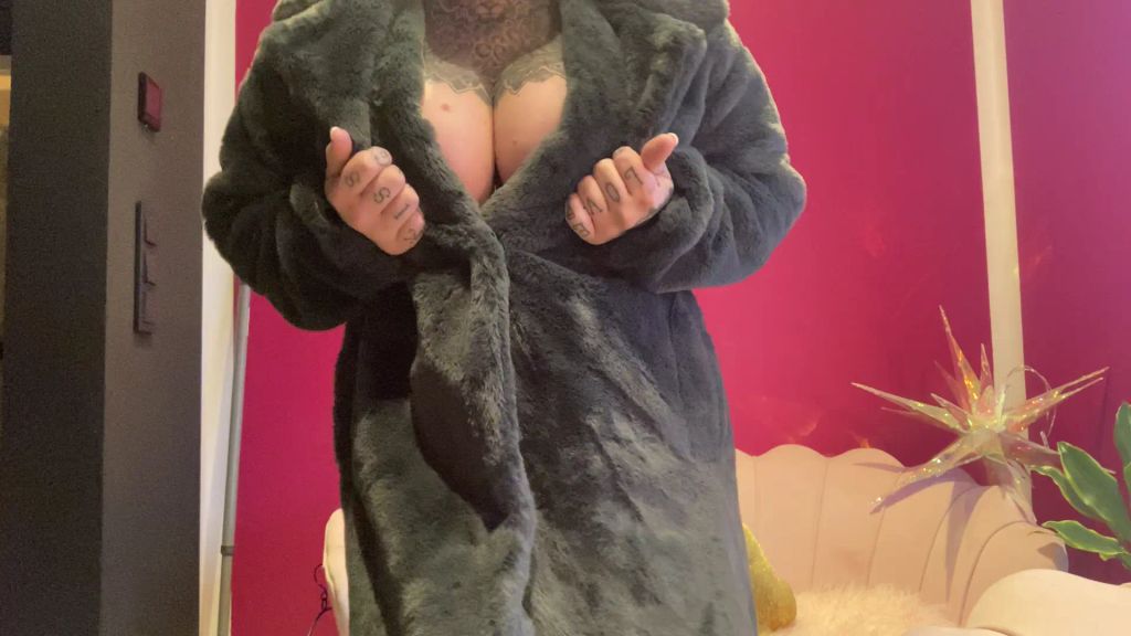 sexy foto nr. 2 von SPLITTERFASERNACKT vom Pelz umschmeichelt