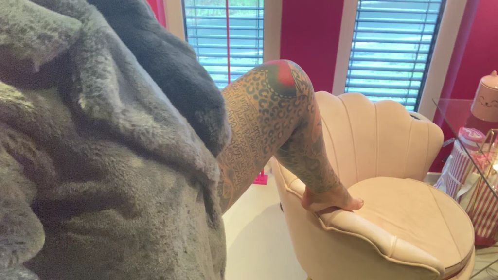 sexy foto nr. 6 von SPLITTERFASERNACKT vom Pelz umschmeichelt