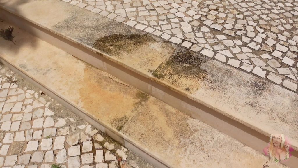 sexy foto nr. 7 von LEVISBLONDI pisst ungeniert in die JEANS