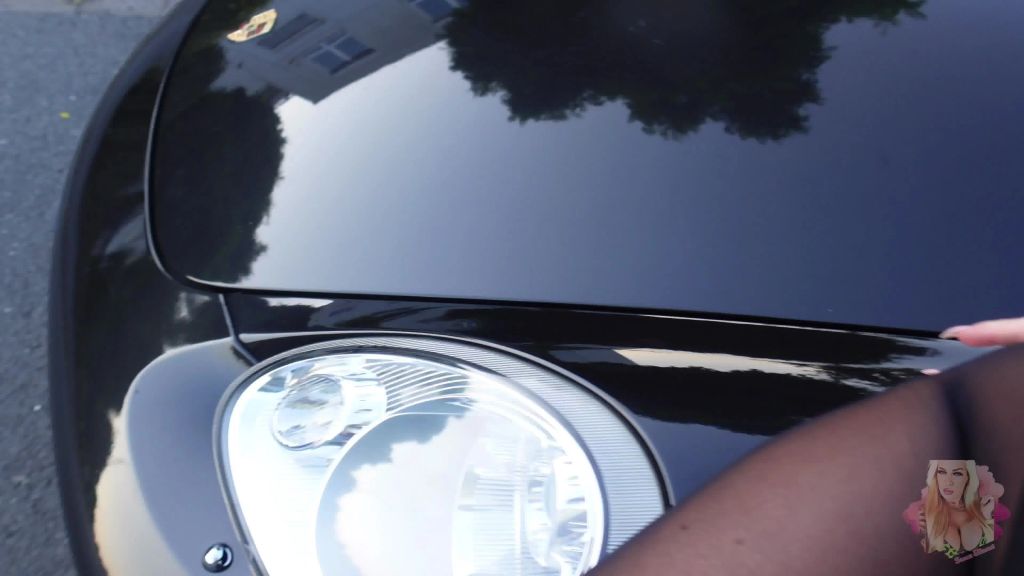 sexy foto nr. 7 von PORSCHE BITCH PUBLIC IN FLAGRANTI ERWISCHT !!!