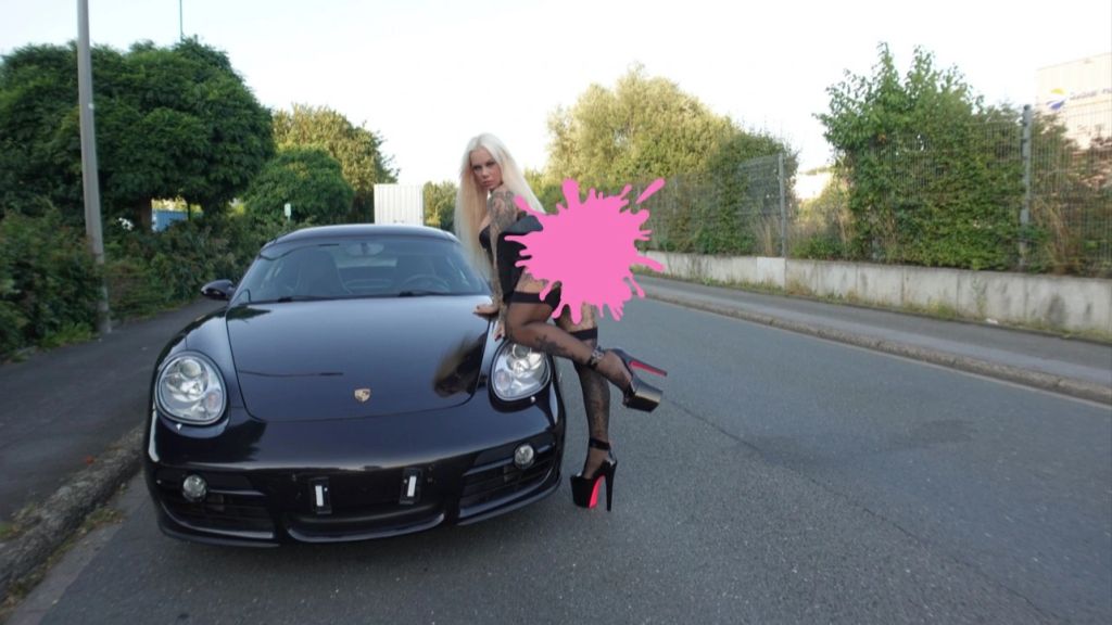 PORSCHE BITCH PUBLIC IN FLAGRANTI ERWISCHT !!!