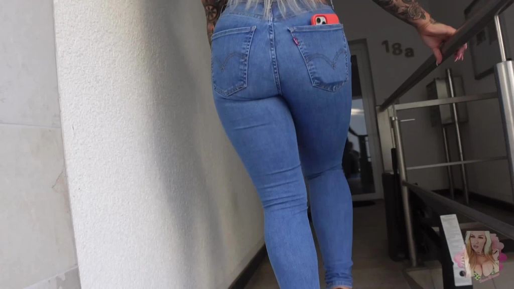 sexy foto nr. 3 von STADT FLITTCHEN so geil das die Muschi durch die Jeans topft