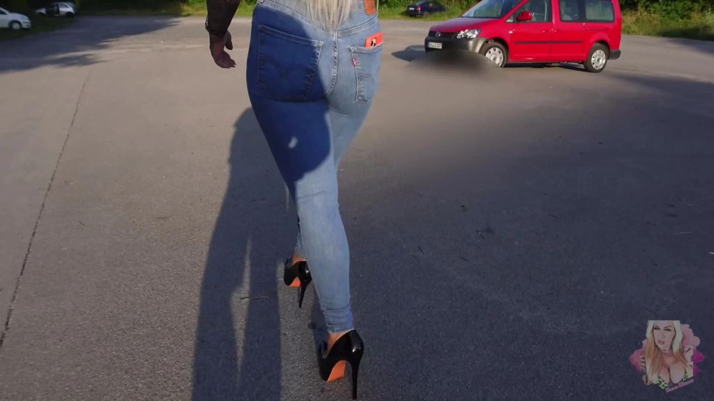 sexy foto nr. 7 von STADT FLITTCHEN so geil das die Muschi durch die Jeans topft