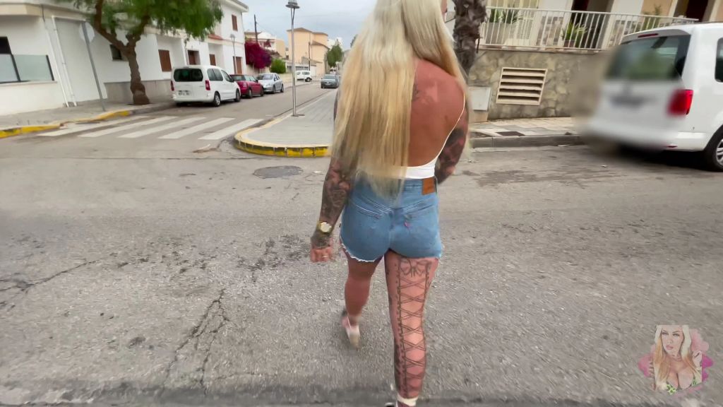 sexy foto nr. 2 von DREISTER SENORITA PISS | sexy eingenässt in die Hotpants au