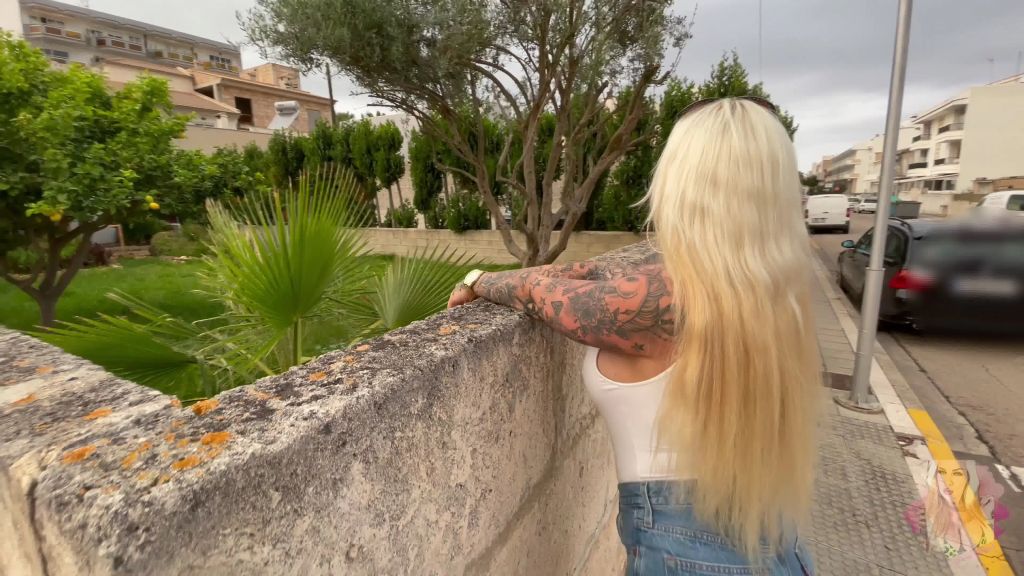 sexy foto nr. 6 von DREISTER SENORITA PISS | sexy eingenässt in die Hotpants au
