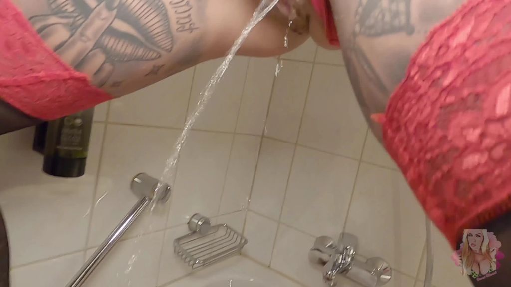 sexy foto nr. 5 von MEIN ERSTER USER PISS mit der SÜSSEN WET WONDER