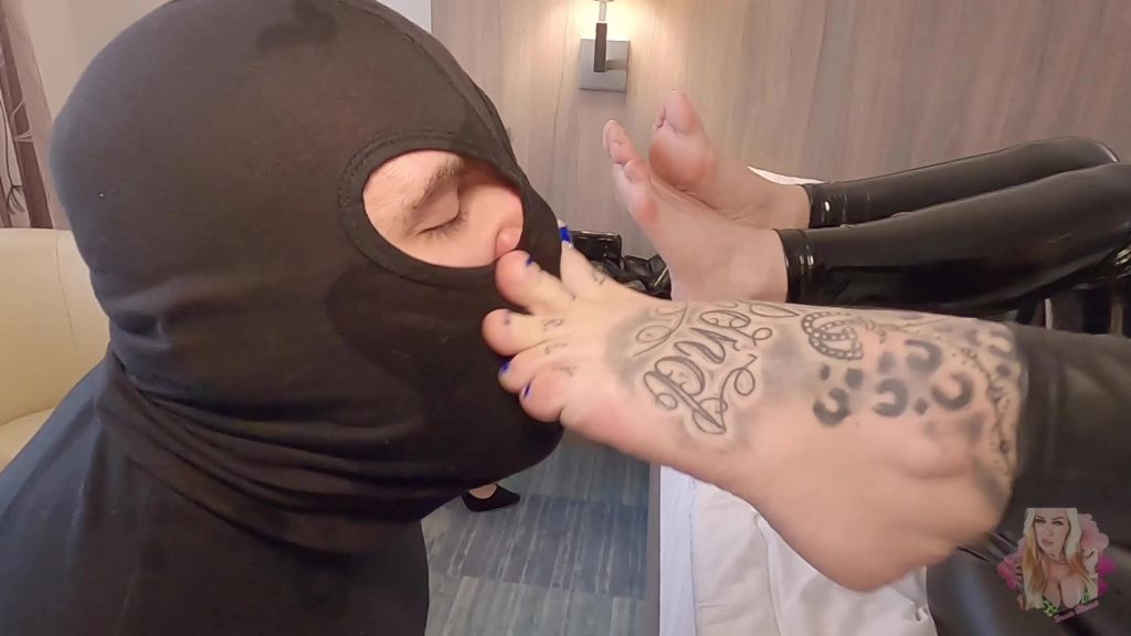 sexy foto nr. 4 von LOOSER …. FRESS unsere FÜSSCHEN & deinen Saft!