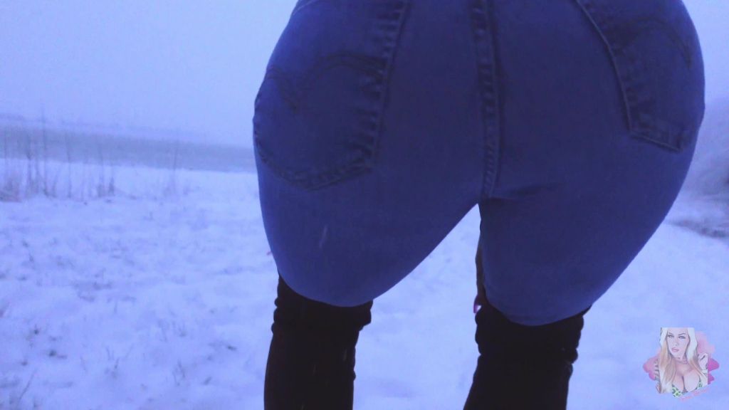 sexy foto nr. 2 von PISS meinen süßen JEANSARSCH im SCHNEE voll ;)