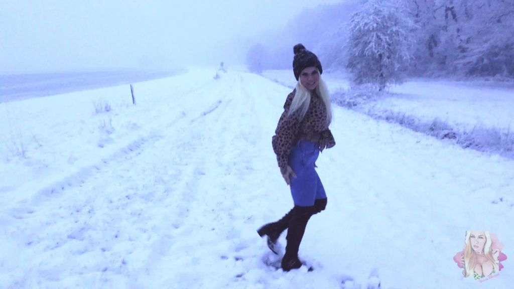 sexy foto nr. 3 von PISS meinen süßen JEANSARSCH im SCHNEE voll ;)