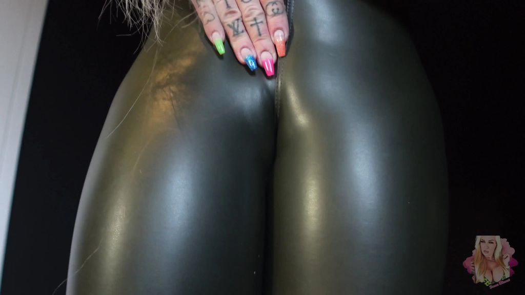 sexy foto nr. 4 von DIE GRÖSSTE DORFMATRATZE in meiner Fotze war schon JEDER!