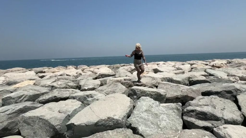 sexy foto nr. 2 von auf THE PALM gepisst | sein Schwanz schon ganz hart?