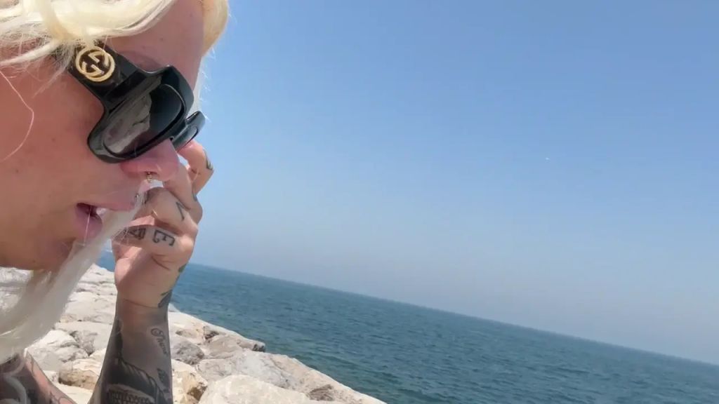 sexy foto nr. 3 von auf THE PALM gepisst | sein Schwanz schon ganz hart?