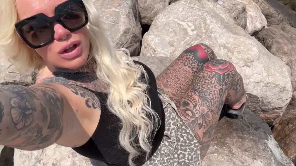 sexy foto nr. 8 von auf THE PALM gepisst | sein Schwanz schon ganz hart?