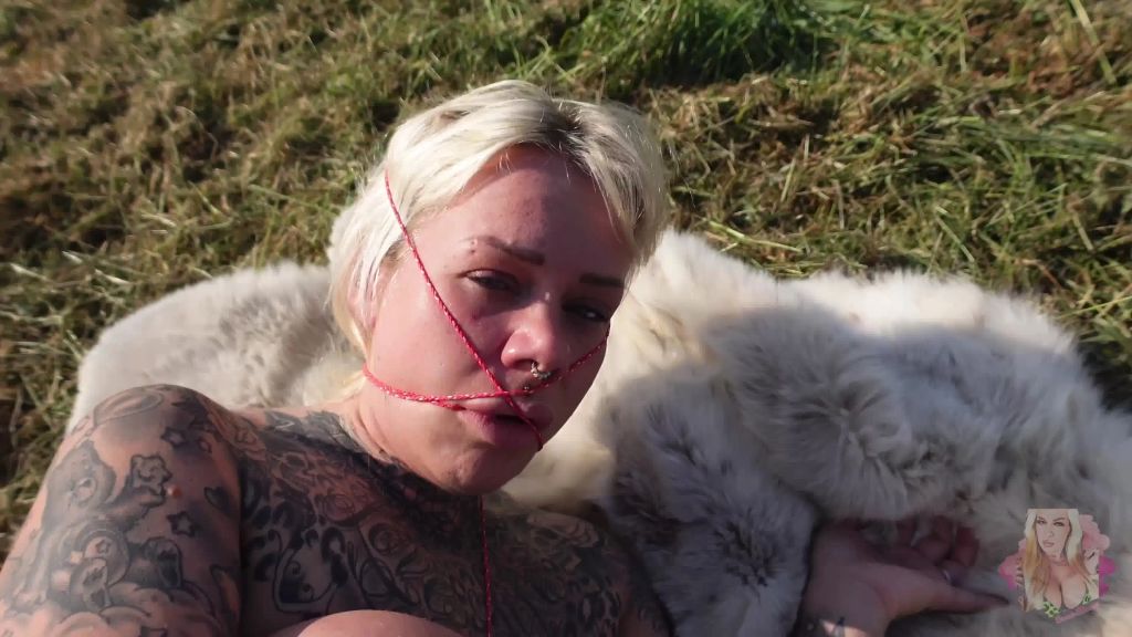 sexy foto nr. 4 von DEVOT DRECKIG & UNGESCHMINKT er nimmt sich alle LÖCHER FSK21