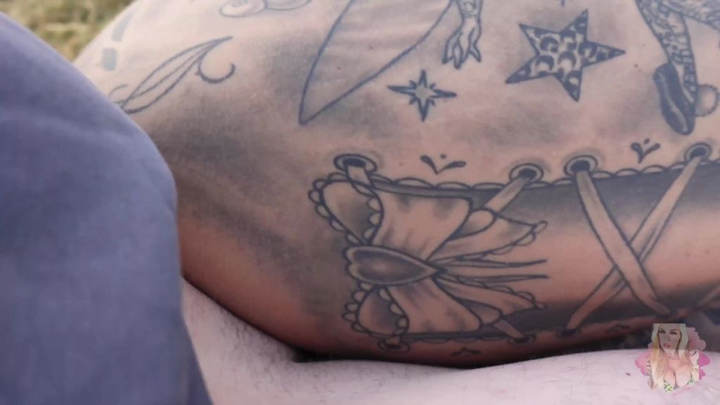sexy foto nr. 10 von DEVOT DRECKIG & UNGESCHMINKT er nimmt sich alle LÖCHER FSK21