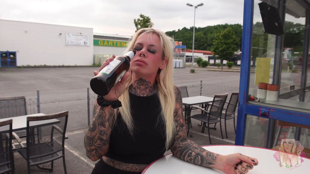 sexy foto nr. 3 von IMBISS PISS l verboten, verdorben, versaut l not ladylike