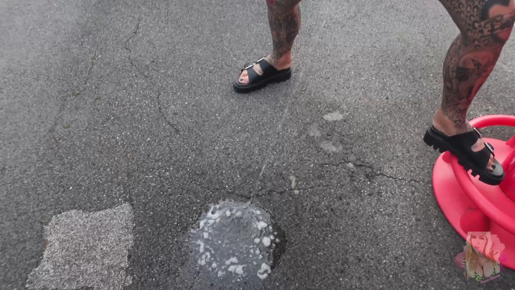 sexy foto nr. 8 von IMBISS PISS l verboten, verdorben, versaut l not ladylike