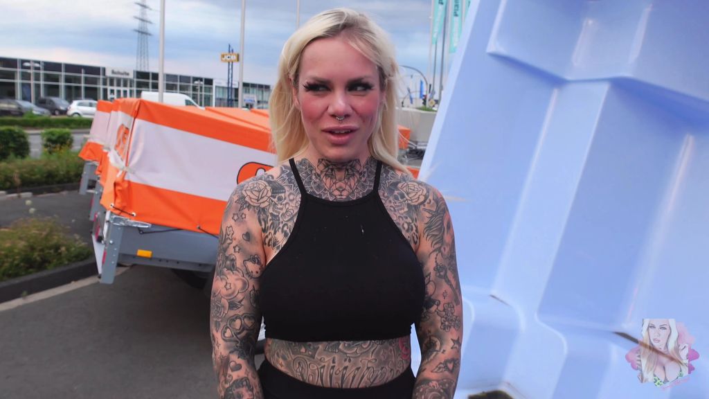 sexy foto nr. 2 von bad POOLBOY pisst mich nackt public voll.
