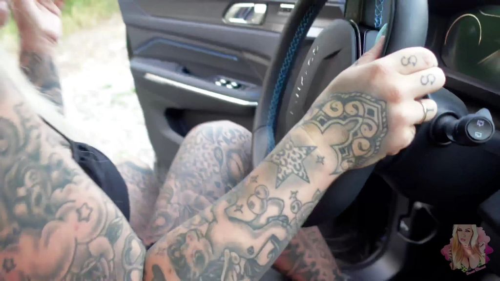 sexy foto nr. 2 von dangerous. FINGERN & FISTING während der Autofahrt