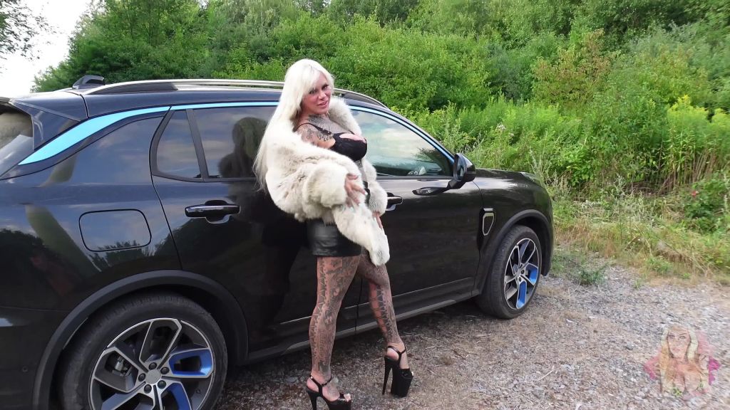 sexy foto nr. 5 von SHOWTIME I hardcore show mit PELZMANTEL & PELZFOTZE