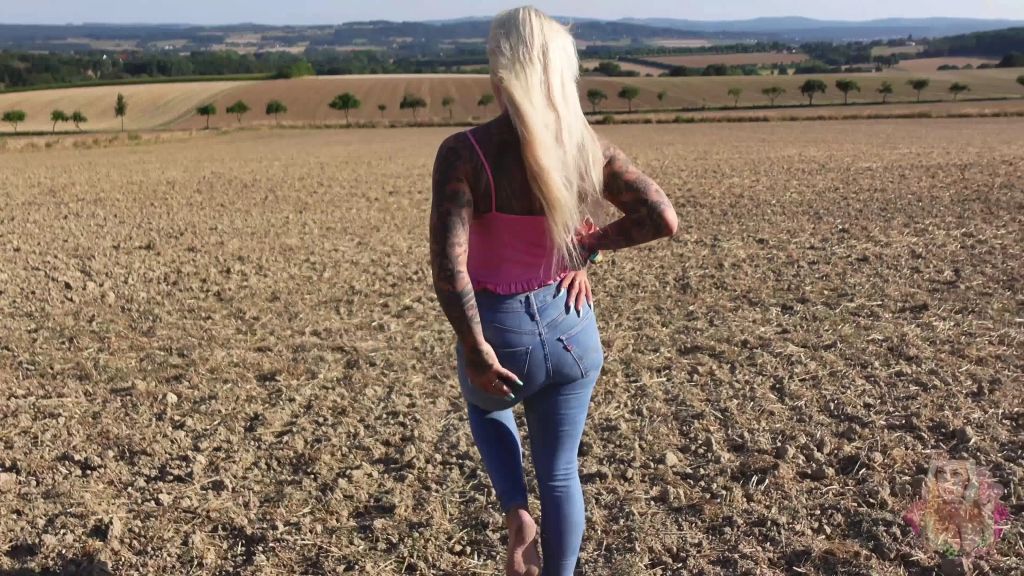 sexy foto nr. 3 von I'm a cowgirl I come on & piss I yeehaw!